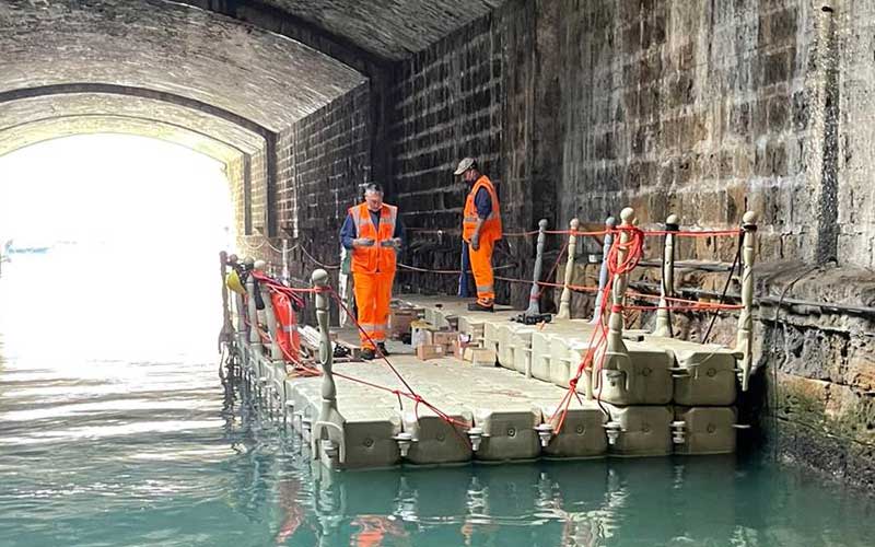piattaforma galleggianti per lavori speciali sull'acqua