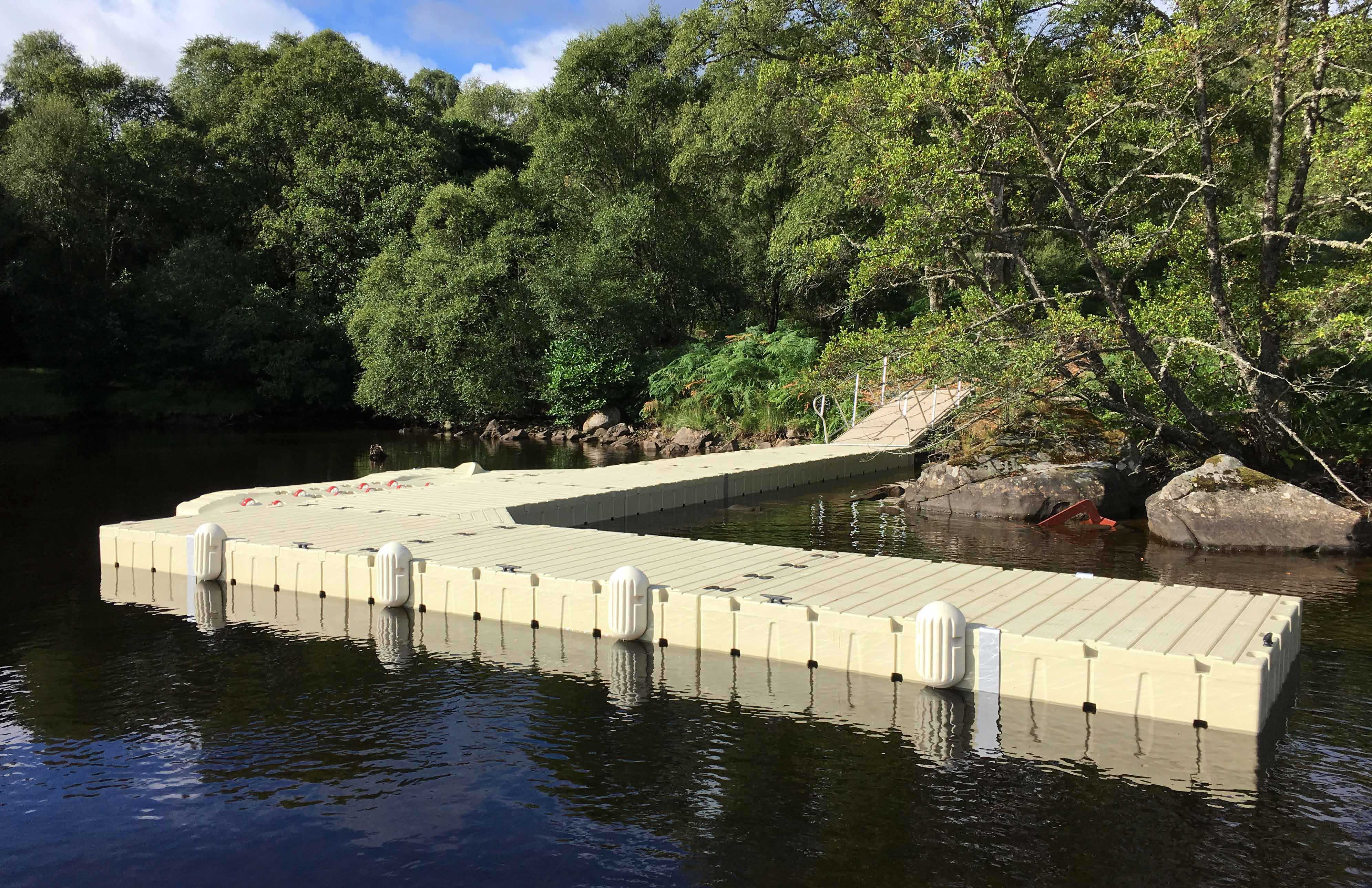 Installazione pontile Rotodock in contesto naturale