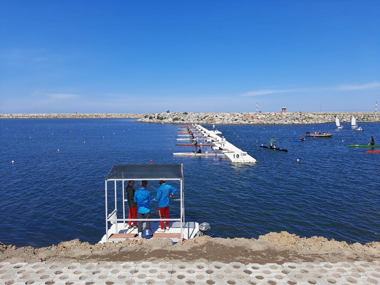 Pontile galleggiante ribassato per canottaggio e canoe