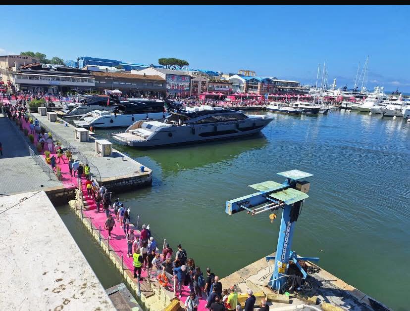 Dettaglio stabilità moduli galleggianti in porto