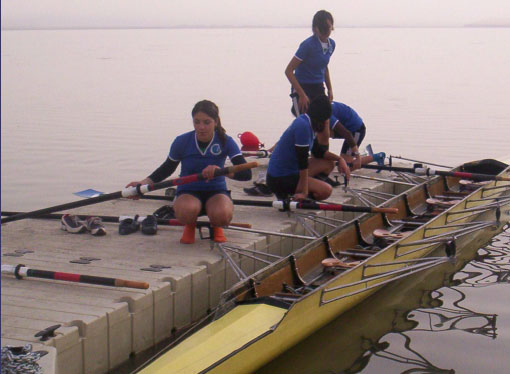 Dettaglio varo canoe su pontile galleggiante